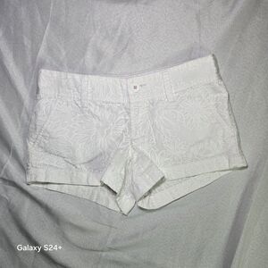 Lilly Pulitzer Size 00 White Floral Mid-Rise Shorts 2"inseam